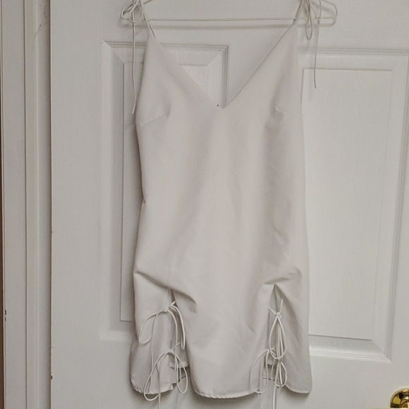 2/25$ - White Dress - Picture 1 of 2
